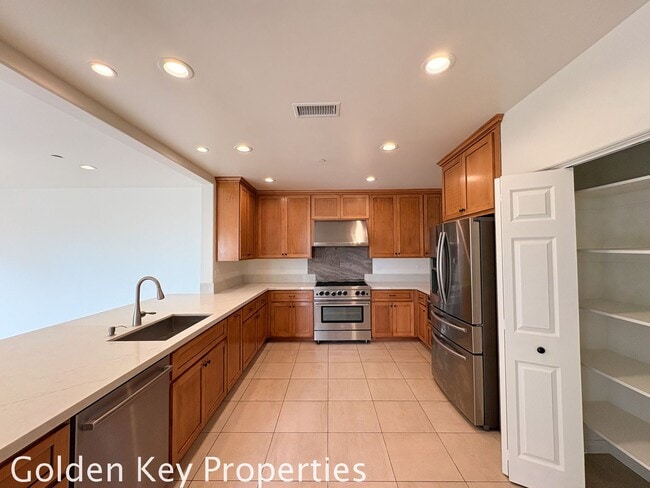 Building Photo - 1345 Belleview Ave