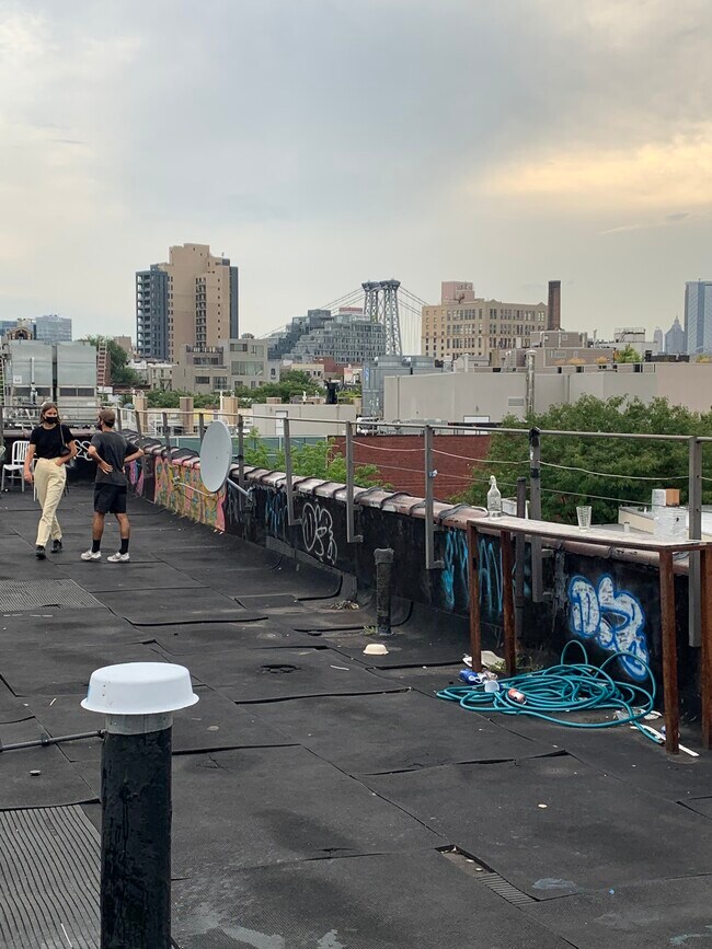 Foto del edificio - 132 N 5th St