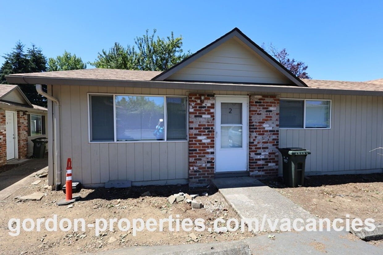Photo - 8960 SE Tolbert St #2