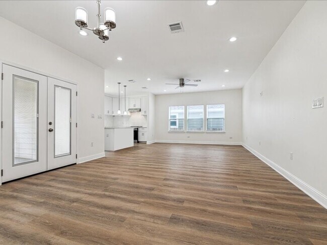 Foto del edificio - 915 E 37th St