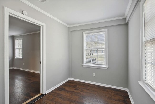 Building Photo - 2215