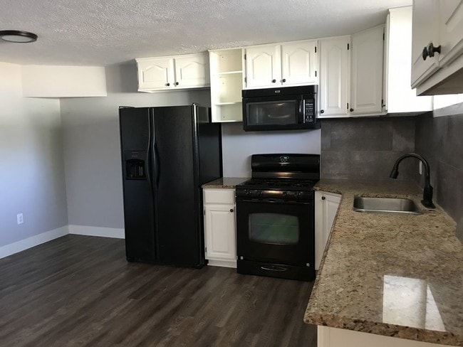 Building Photo - Bright and airy updated basement apartment