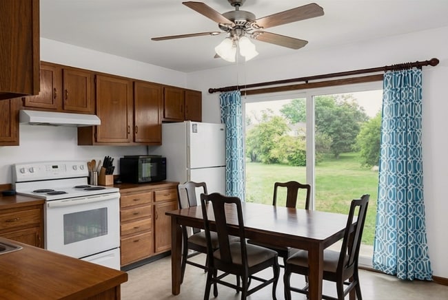 Kitchen with sliding doors to backyard - 2021 Frisch Rd