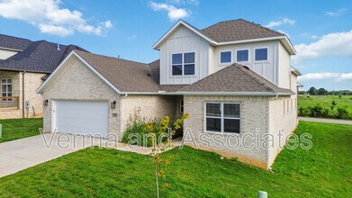 Building Photo - 910 Trestle Ln