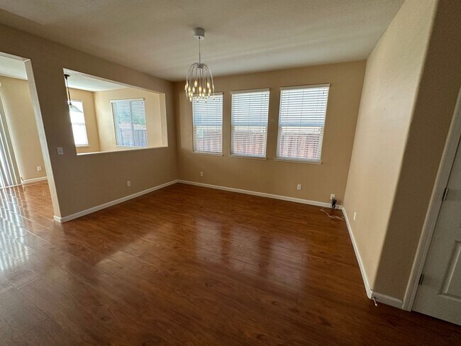 Foto del edificio - 5 Bedroom, 3 Bath Lathrop Home / Best Property Management