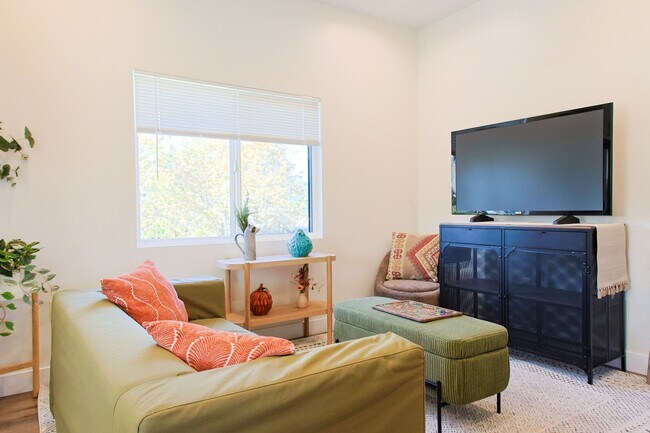 Foto del edificio - SPRING MOVE-IN SPECIAL! NEW CONSTRUCTION 1 BED + 1 BATH APARTMENTS IN HIGHLAND PARK