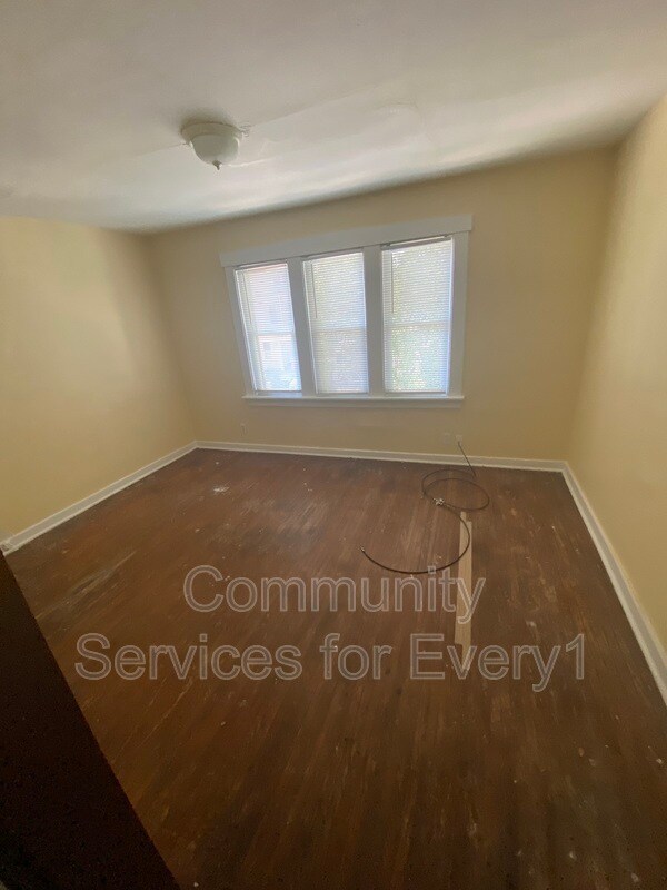 Building Photo - 247 Roesch