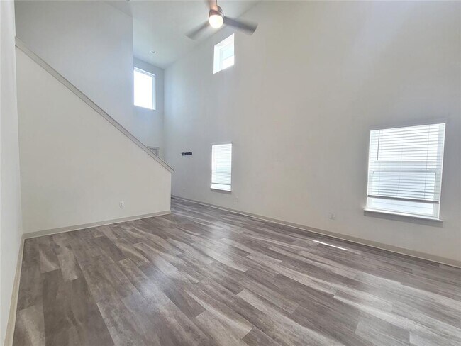 Foto del edificio - 7701 Lowenfield Dr