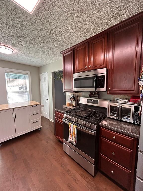 Foto del edificio - 2134 Atkinson Ln