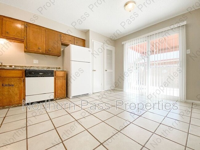 Building Photo - 6435 Pizarro St