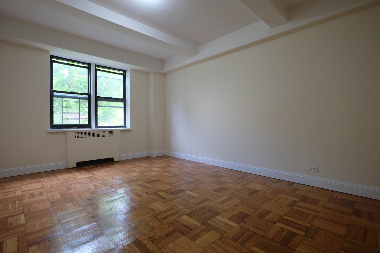 Primary Photo - 425 W 205th St