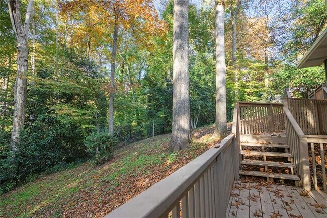 Building Photo - 924 Castle Falls Dr NE