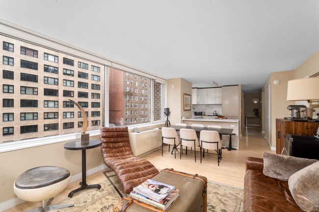 Foto del edificio - 322 W 57th St