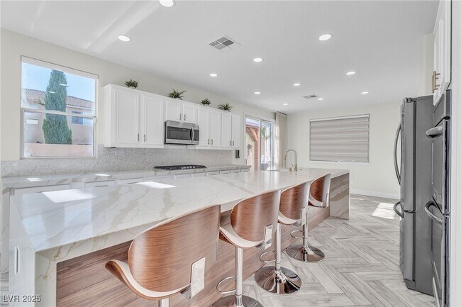 Foto del edificio - 9885 Shadycrest Ct