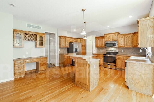 Foto del edificio - 4bd / 4bth Home in Shawnee
