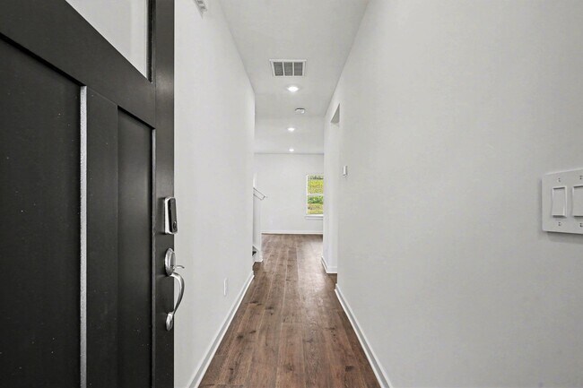 Foto del edificio - 1933 Mahala Dr