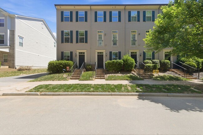 Foto del edificio - Stylish 3bd 3.5bath townhome for rent in the highly desirable Vermillion