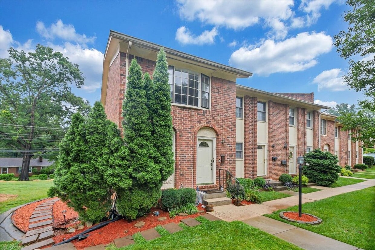 Primary Photo - The Forest Townhomes
