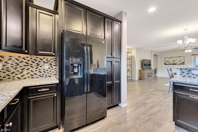 Building Photo - 4 br, 2.5 bath House - 18069 West Tasha Drive