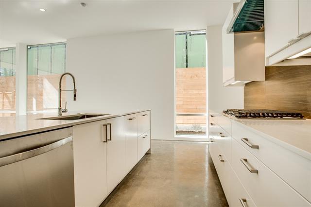Foto del edificio - 5802 Bryan Pkwy