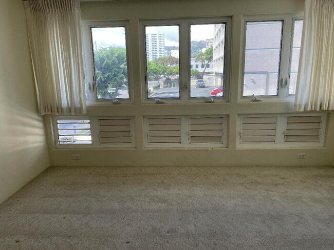 Building Photo - ALDER VILLA 3/2.5/2, sec, split level, W/D...