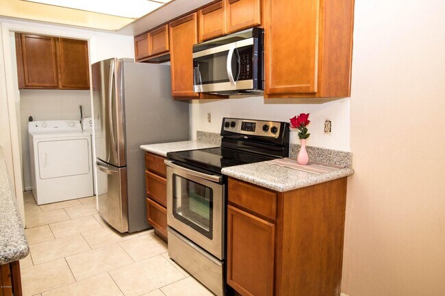 Foto del edificio - Amazing home is now available in heart of Glendale/ Utilities included only $1550.00