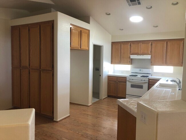 Foto del edificio - Charming 3 bdrm Crown Hills Home with Spectacular Views