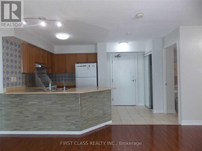 Building Photo - 920 Sheppard Ave W