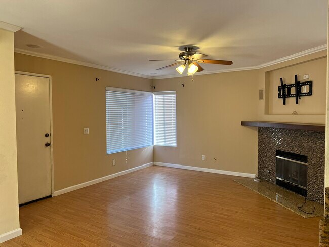 Foto del edificio - 10719 Holly Meadows Dr