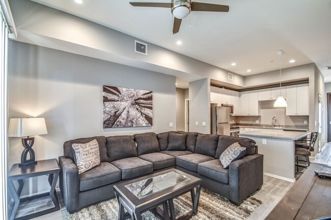 Building Photo - Furnished 1 bed / 1 bath in a 4 bedroom ap...