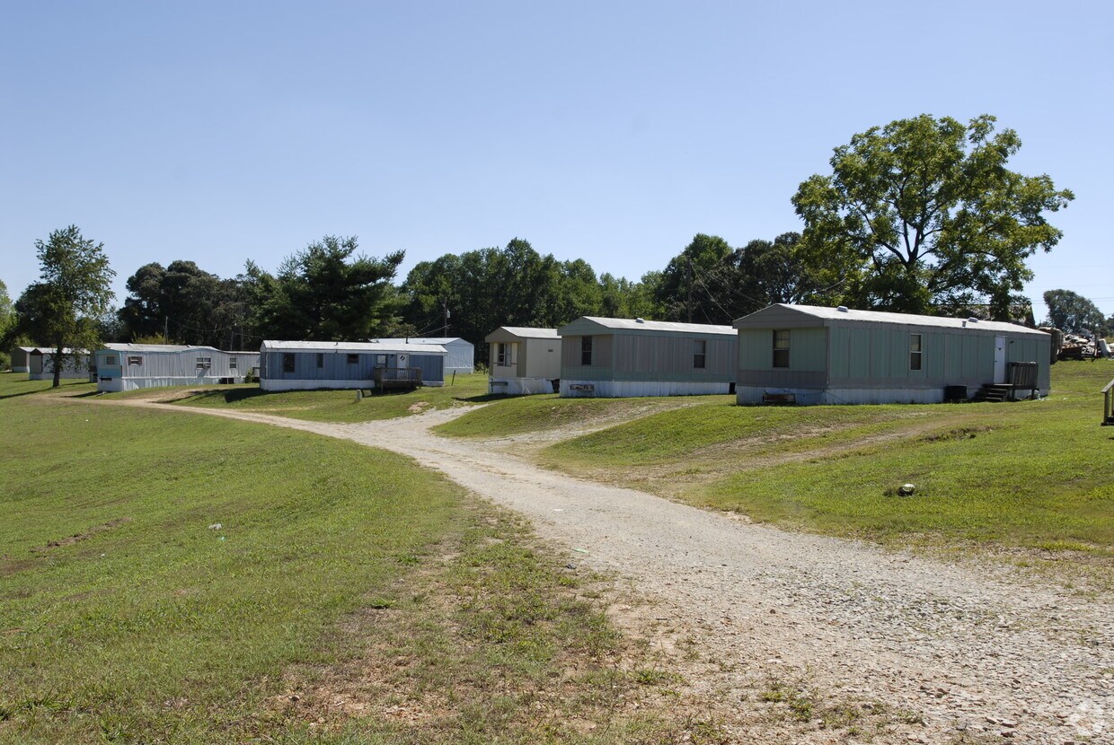 Barnes Mobile Home Park Apartments in Gainesville, GA