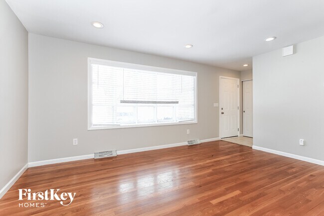 Building Photo - 731 Ashford Ct