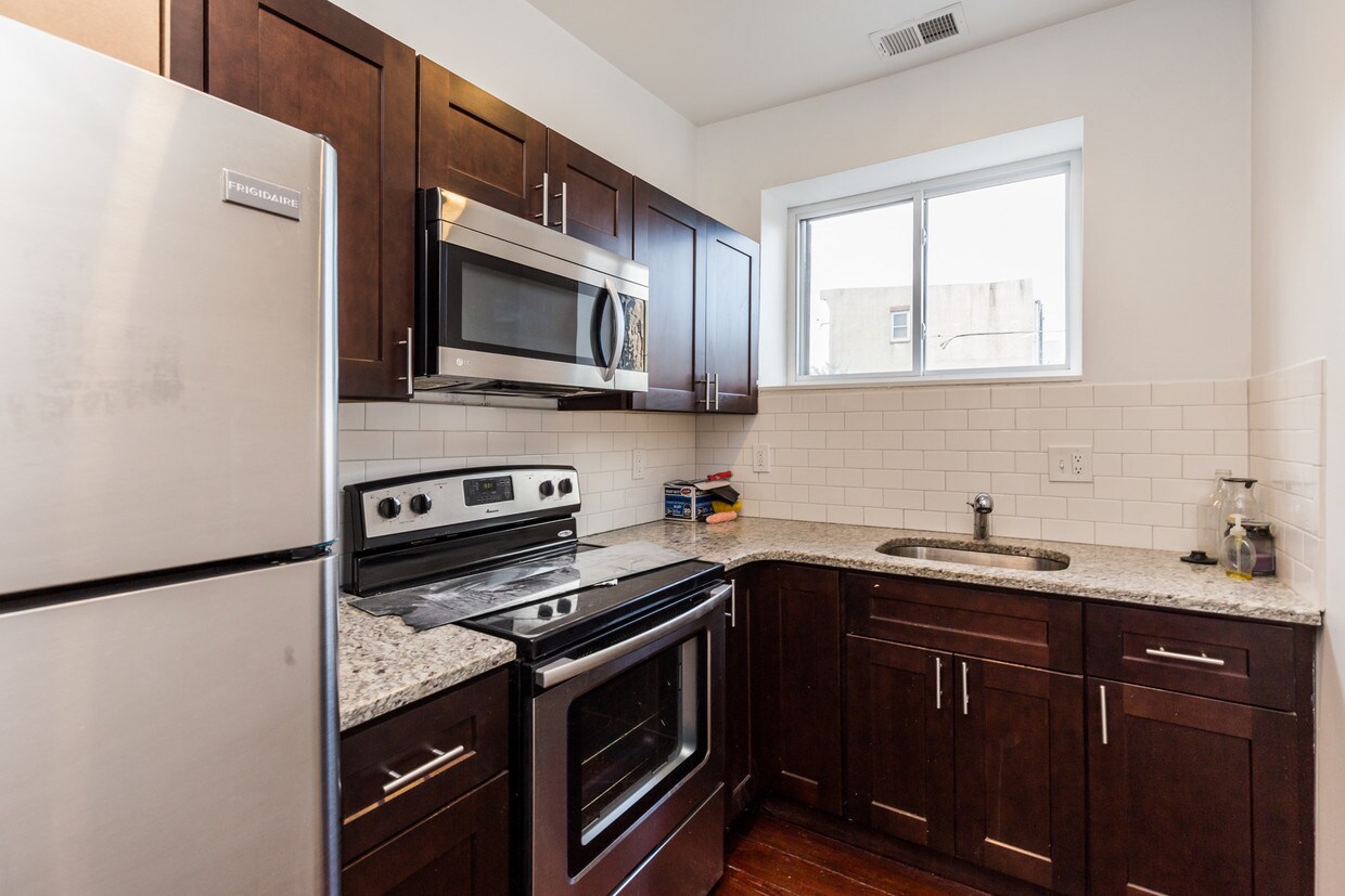 Foto principal - 2400 Coral St