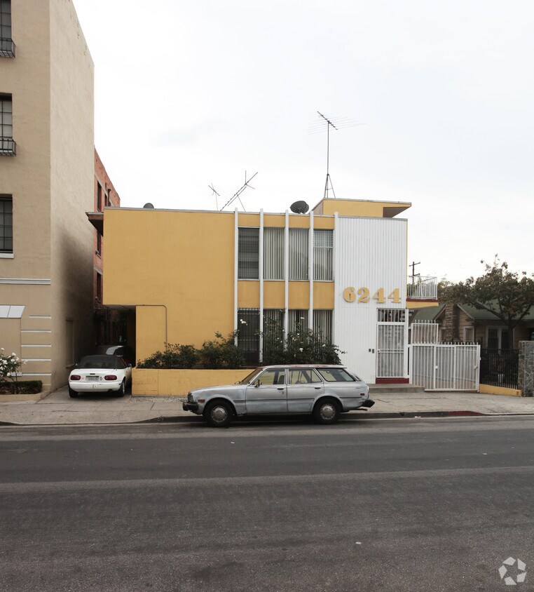 Foto del edificio - 6244 De Longpre Ave