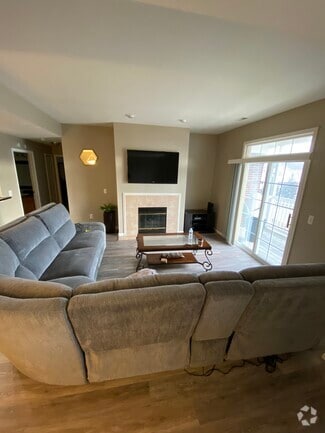 Kitchen - 5625 Twin Oaks Dr