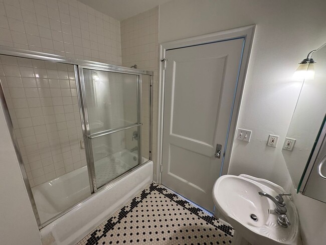 Photo - 515 N Church St House