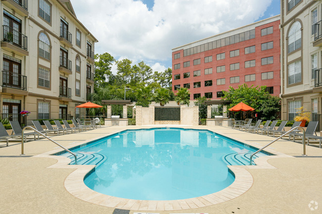 Sparkling Pool - Deerwood Apartments