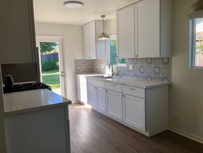 Foto del edificio - Remodeled Santa Barbara Shores Home in Prime Coastal Location