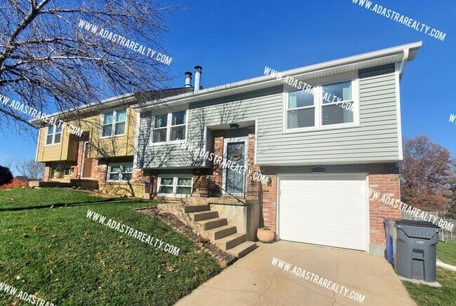 Building Photo - Beautiful Hard to Find Duplex in Olathe No...