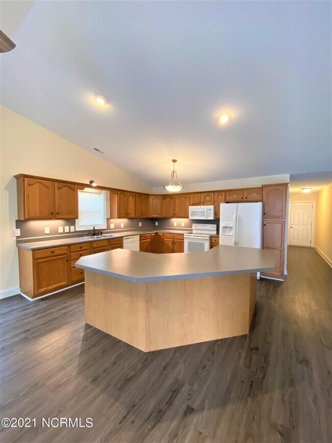 Foto del edificio - 207 Village Ct