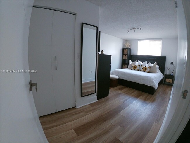 Building Photo - 620 SW 111th Ave