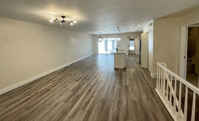 Building Photo - 852 E Three Fountains Dr