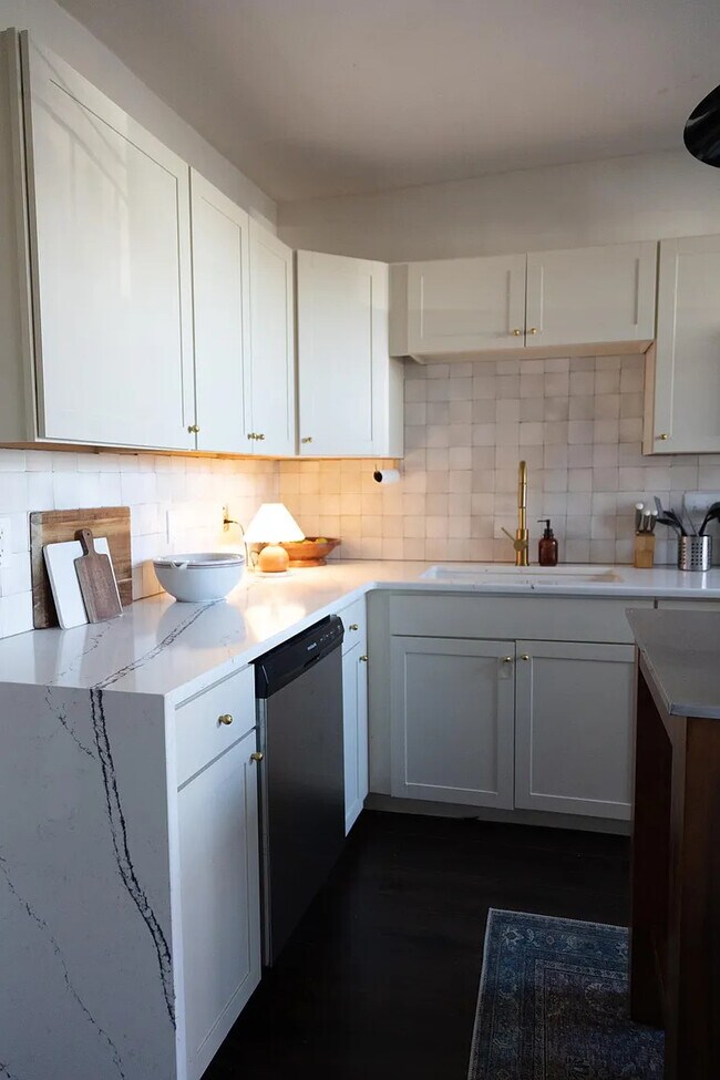 Foto del edificio - 1810 Idlewood Ave