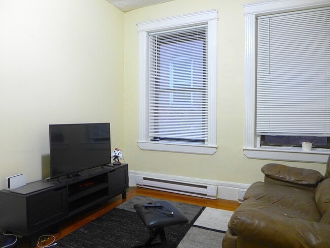 Building Photo - 378 Riverway