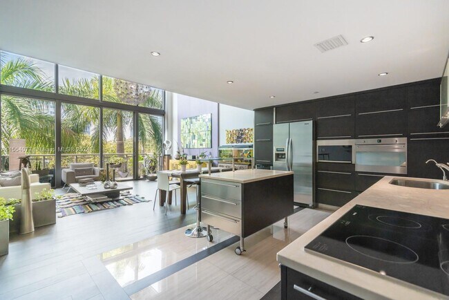 Building Photo - 6000 Collins Ave