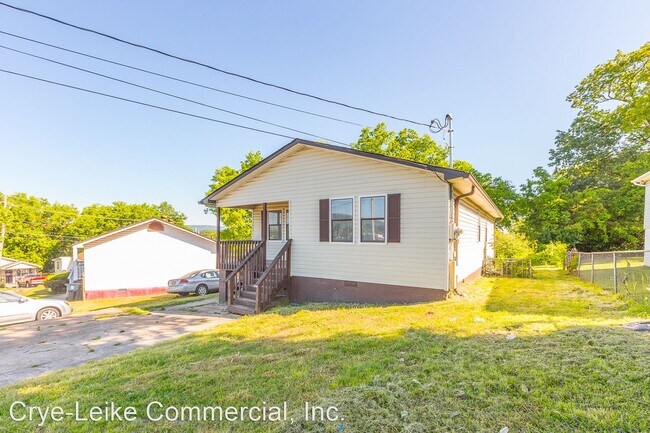 Foto del edificio - 4 br, 1.5 bath House - 1403 East 5th St.
