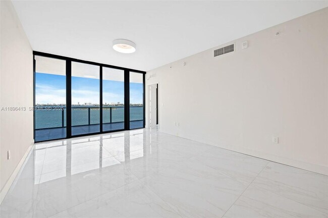 Foto del edificio - 700 NE 24th St