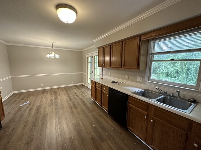 Building Photo - 1302 Haynes Dr