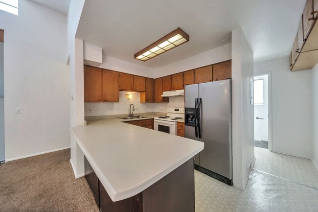 Building Photo - Spacious West Jordan Home w 2 car attached...