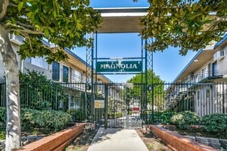 Building Photo - 999 Locust St